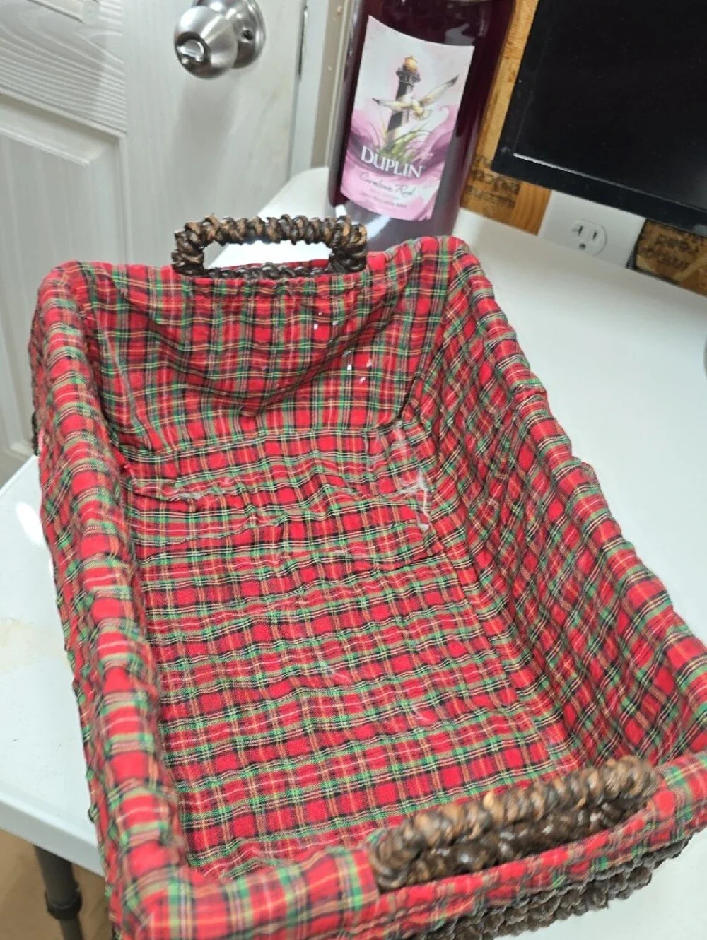 Vtg.Woven Seagrass Sturdy Storage Basket with Red Plaid Liner